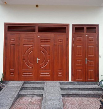 So sánh đôi nét giữa cửa đi 2 cánh và cửa đi 4 cánh thép vân gỗ