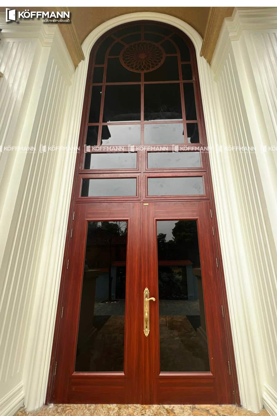 Công trình cửa vòm bằng thép vân gỗ cao kỷ lục - Cửa thép vân gỗ Koffmann