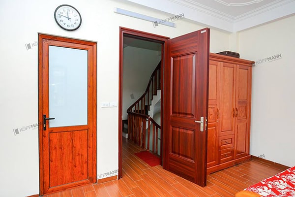 Cửa phòng ngủ bằng cửa thép vân gỗ đẹp, hiện đại và cao cấp