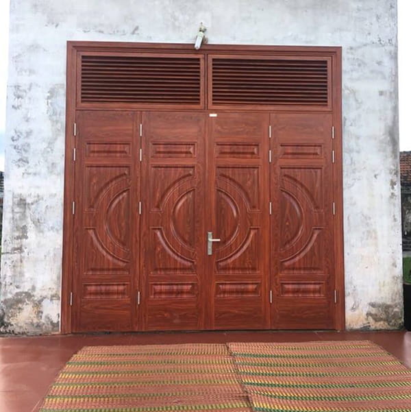 Lắp đặt cửa thép vân gỗ cho ngôi nhà tại Thái Bình