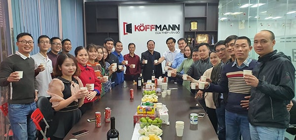 Cửa thép vân gỗ Koffmann khai xuân đầu năm 2020 tại văn phòng Hà Nội