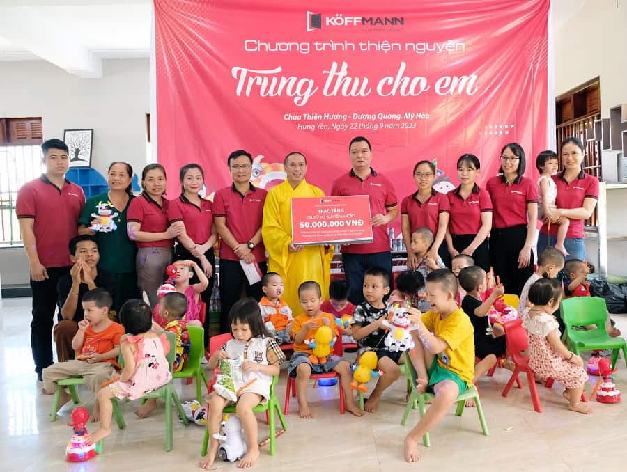 KOFFMANN trao tặng quỹ khuyến học cho các bé tại Chùa Thiên Hương