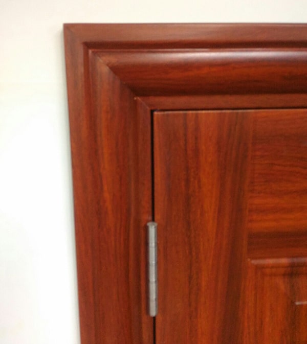Phào nẹp cửa thép vân gỗ? Vai trò của phào nẹp trong thiết kế cửa nhà