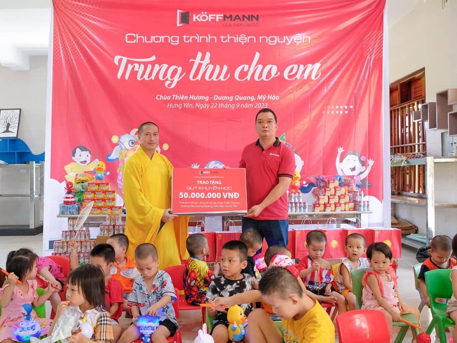 KOFFMANN trao tặng quỹ khuyến học cho các bé tại Chùa Thiên Hương